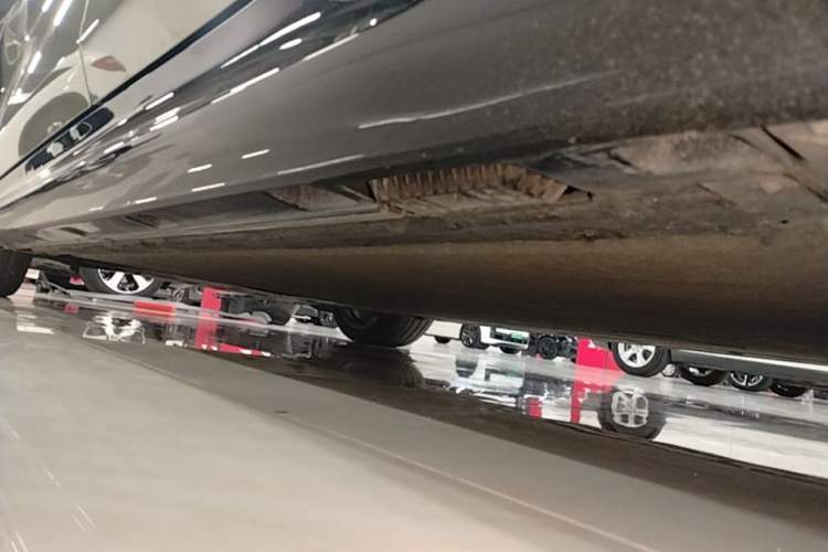 Used Xiaomi Auto SU7 2024 Rear-Drive Ultra-Long Range Advanced Pro-Level Intelligent Driving Version Left Side Sill