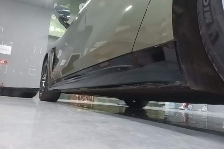 Used Xiaomi Auto SU7 2024 Rear-Drive Long-Range Intelligent Driving Version Left Side Sill