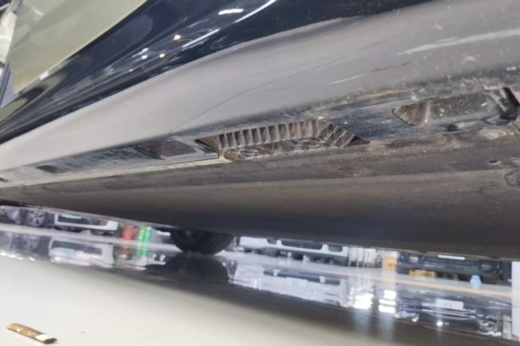 Used Xiaomi Auto SU7 2024 Rear-Drive Ultra-Long Range Advanced Pro-Level Intelligent Driving Version Left Side Sill