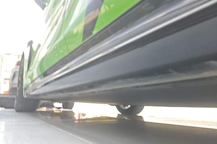 Used Xiaomi Auto SU7 2024 Rear-Drive Long-Range Intelligent Driving Version Left Side Sill