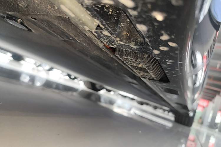Used Xiaomi Auto SU7 2024 Rear-Drive Long-Range Intelligent Driving Version Left Side Sill