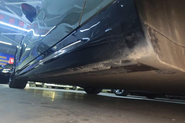 Used Xiaomi Auto SU7 2024 Rear-Drive Ultra-Long Range Advanced Pro-Level Intelligent Driving Version Left Side Sill