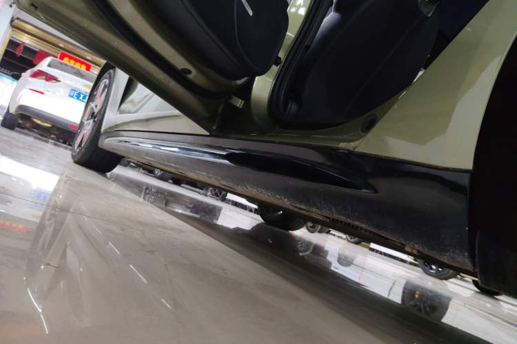 Used Xiaomi Auto SU7 2024 Rear-Drive Standard Founder Edition Left Side Sill