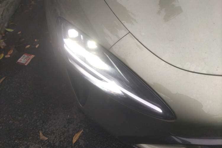 Used Xiaomi Auto SU7 2024 Rear-Drive Long-Range Intelligent Driving Version Right Front Headlight