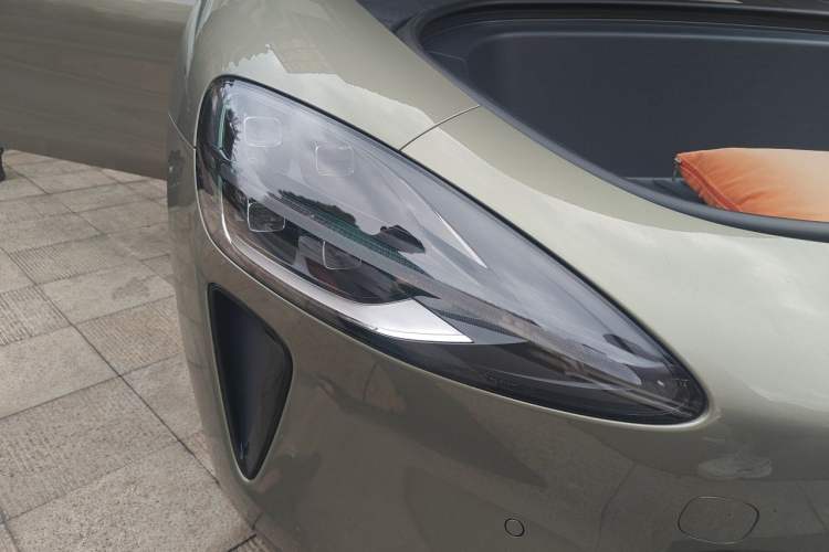 Used Xiaomi Auto SU7 2024 Four-Wheel Drive Ultra-Long Range Advanced Intelligent Driving Max Edition Right Front Headlight