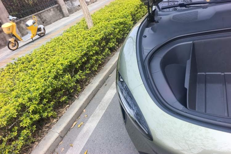 Used Xiaomi Auto SU7 2024 Four-Wheel Drive Ultra-Long Range Advanced Intelligent Driving Max Edition Right Front Headlight