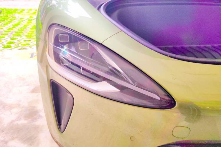 Used Xiaomi Auto SU7 2024 Four-Wheel Drive Ultra-Long Range Advanced Intelligent Driving Max Edition Right Front Headlight