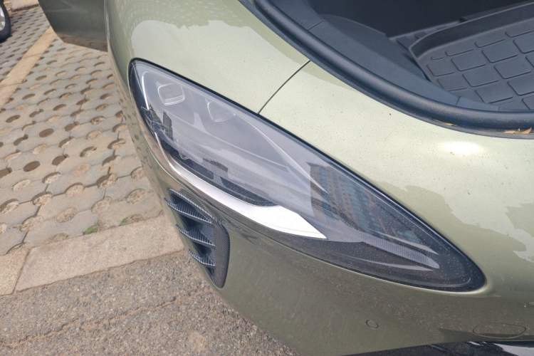 Used Xiaomi Auto SU7 2024 Four-Wheel Drive Ultra-Long Range Advanced Intelligent Driving Max Edition Right Front Headlight