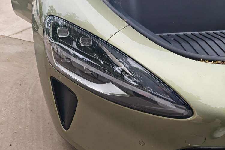 Used Xiaomi Auto SU7 2024 Four-Wheel Drive Ultra-Long Range Advanced Intelligent Driving Max Edition Right Front Headlight