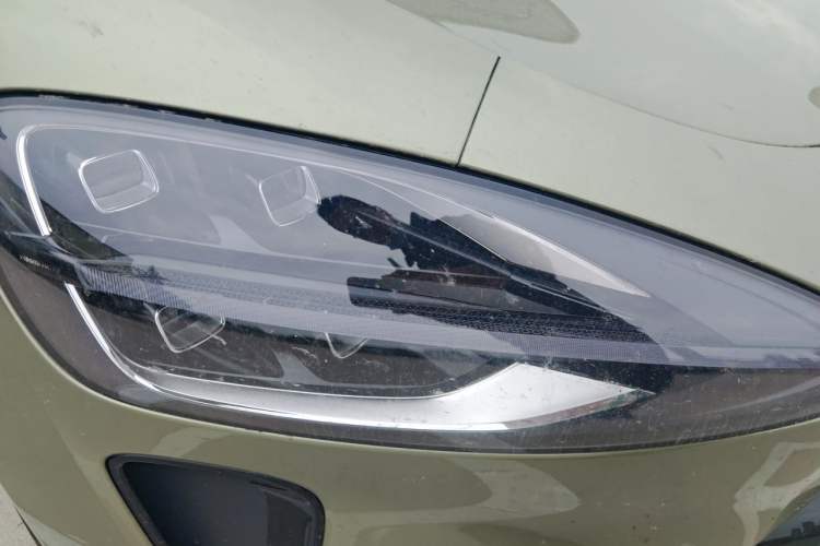 Used Xiaomi Auto SU7 2024 Rear-Drive Ultra-Long Range Advanced Pro-Level Intelligent Driving Version Right Front Headlight