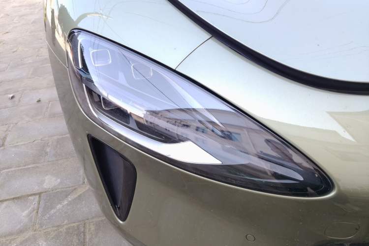 Used Xiaomi Auto SU7 2024 Rear-Drive Ultra-Long Range Advanced Pro-Level Intelligent Driving Version Right Front Headlight