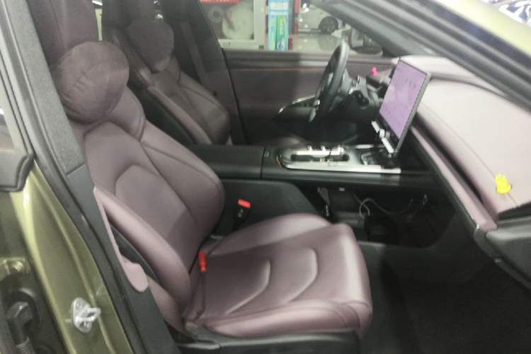 Used Xiaomi Auto SU7 2024 Rear-Drive Long-Range Intelligent Driving Version Right Front Seat