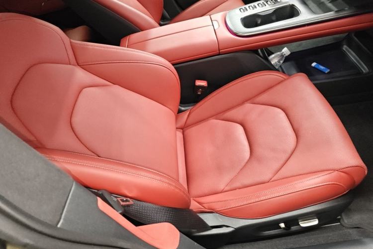Used Xiaomi Auto SU7 2024 Four-Wheel Drive Ultra-Long Range Advanced Intelligent Driving Max Edition Right Front Seat