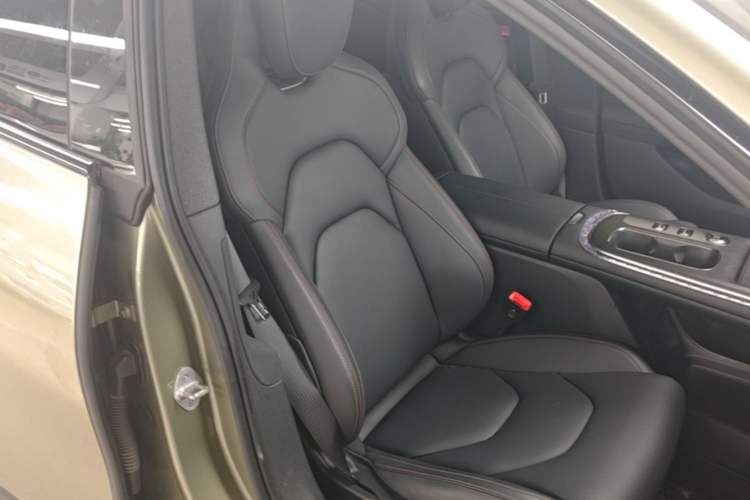 Used Xiaomi Auto SU7 2024 Rear-Drive Long-Range Intelligent Driving Version Right Front Seat
