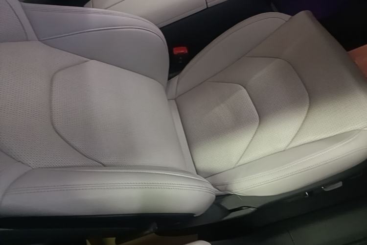 Used Xiaomi Auto SU7 2024 Four-Wheel Drive Ultra-Long Range Advanced Intelligent Driving Max Edition Right Front Seat