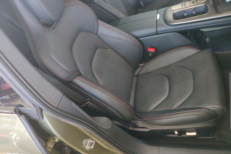 Used Xiaomi Auto SU7 2024 Rear-Drive Long-Range Intelligent Driving Version Right Front Seat
