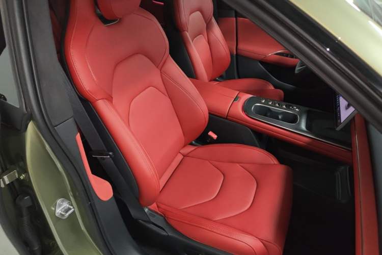 Used Xiaomi Auto SU7 2024 Four-Wheel Drive Ultra-Long Range Advanced Intelligent Driving Max Edition Right Front Seat