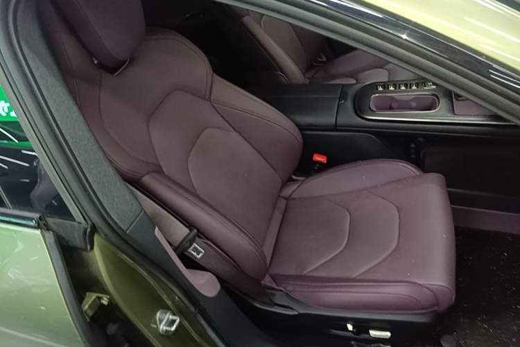 Used Xiaomi Auto SU7 2024 Rear-Drive Ultra-Long Range Advanced Pro-Level Intelligent Driving Version Right Front Seat