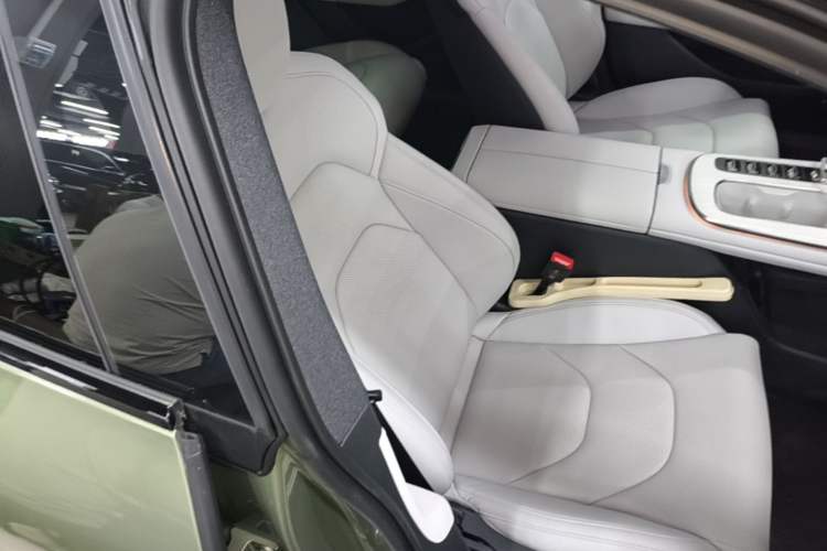 Used Xiaomi Auto SU7 2024 Rear-Drive Ultra-Long Range Advanced Pro-Level Intelligent Driving Version Right Front Seat