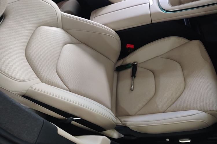 Used Xiaomi Auto SU7 2024 Rear-Drive Ultra-Long Range Advanced Pro-Level Intelligent Driving Version Right Front Seat