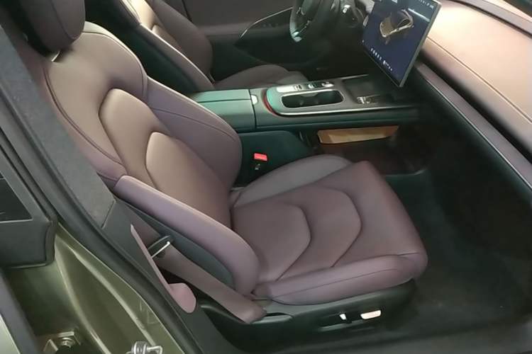 Used Xiaomi Auto SU7 2024 Rear-Drive Long-Range Intelligent Driving Version Right Front Seat