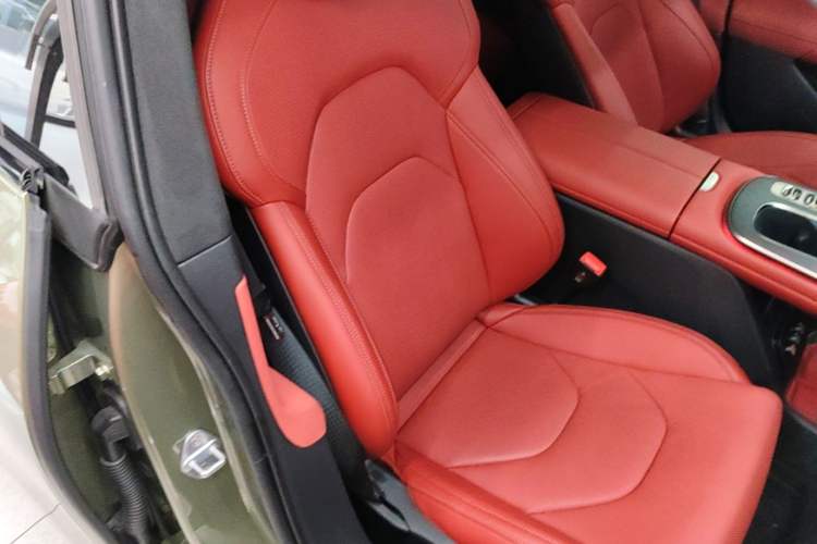 Used Xiaomi Auto SU7 2024 Four-Wheel Drive Ultra-Long Range Advanced Intelligent Driving Max Edition Right Front Seat