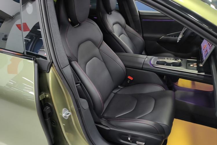 Used Xiaomi Auto SU7 2024 Rear-Drive Long-Range Intelligent Driving Version Right Front Seat