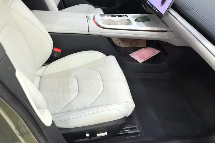 Used Xiaomi Auto SU7 2024 Rear-Drive Long-Range Intelligent Driving Version Right Front Seat