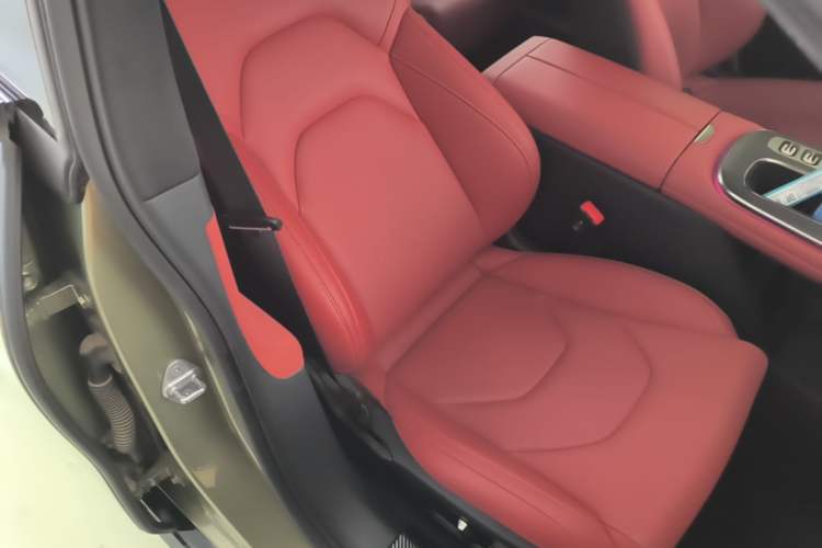 Used Xiaomi Auto SU7 2024 Four-Wheel Drive Ultra-Long Range Advanced Intelligent Driving Max Edition Right Front Seat