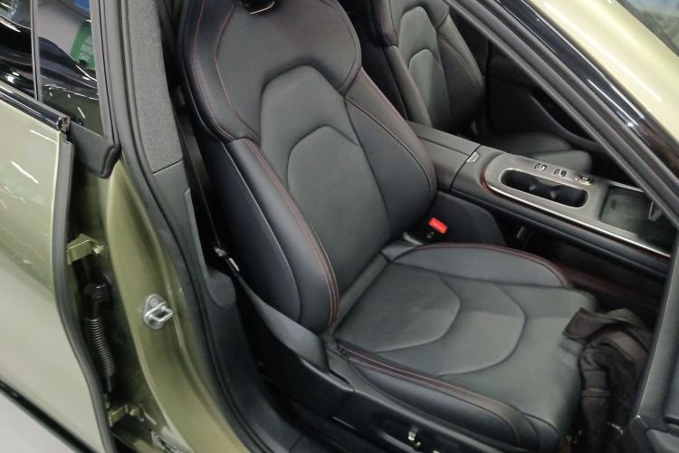 Used Xiaomi Auto SU7 2024 Rear-Drive Long-Range Intelligent Driving Version Right Front Seat