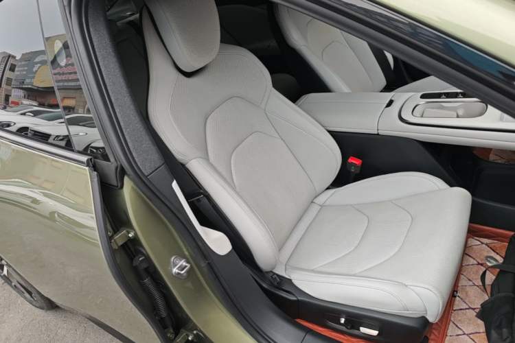 Used Xiaomi Auto SU7 2024 Rear-Drive Long-Range Intelligent Driving Version Right Front Seat