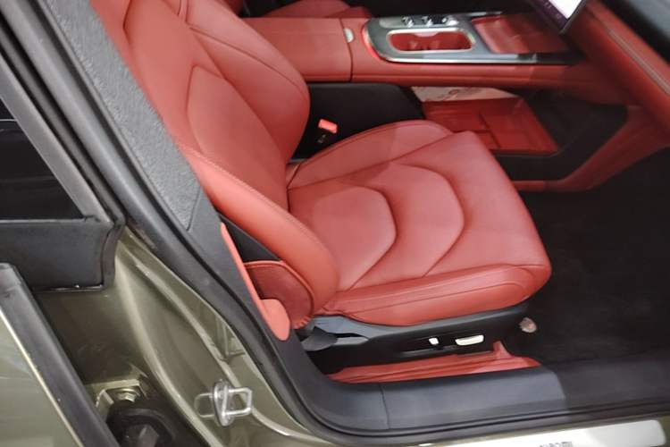 Used Xiaomi Auto SU7 2024 Rear-Drive Long-Range Intelligent Driving Version Right Front Seat