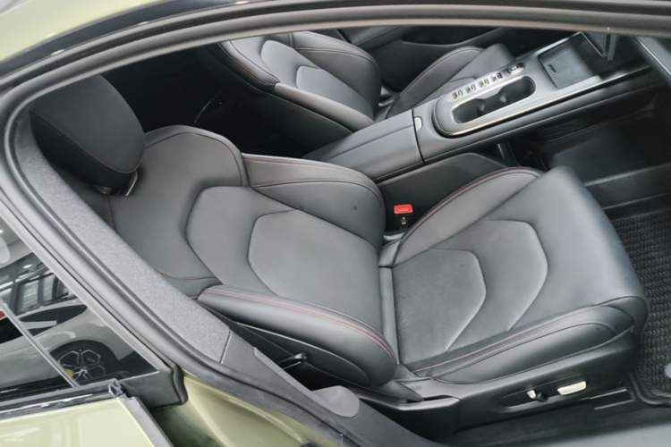 Used Xiaomi Auto SU7 2024 Rear-Drive Ultra-Long Range Advanced Pro-Level Intelligent Driving Version Right Front Seat