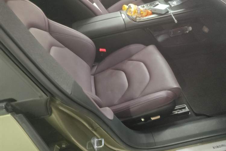 Used Xiaomi Auto SU7 2024 Rear-Drive Long-Range Intelligent Driving Version Right Front Seat