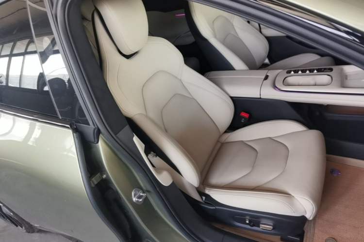 Used Xiaomi Auto SU7 2024 Four-Wheel Drive Ultra-Long Range Advanced Intelligent Driving Max Edition Right Front Seat