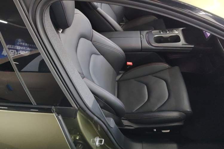 Used Xiaomi Auto SU7 2024 Rear-Drive Long-Range Intelligent Driving Version Right Front Seat