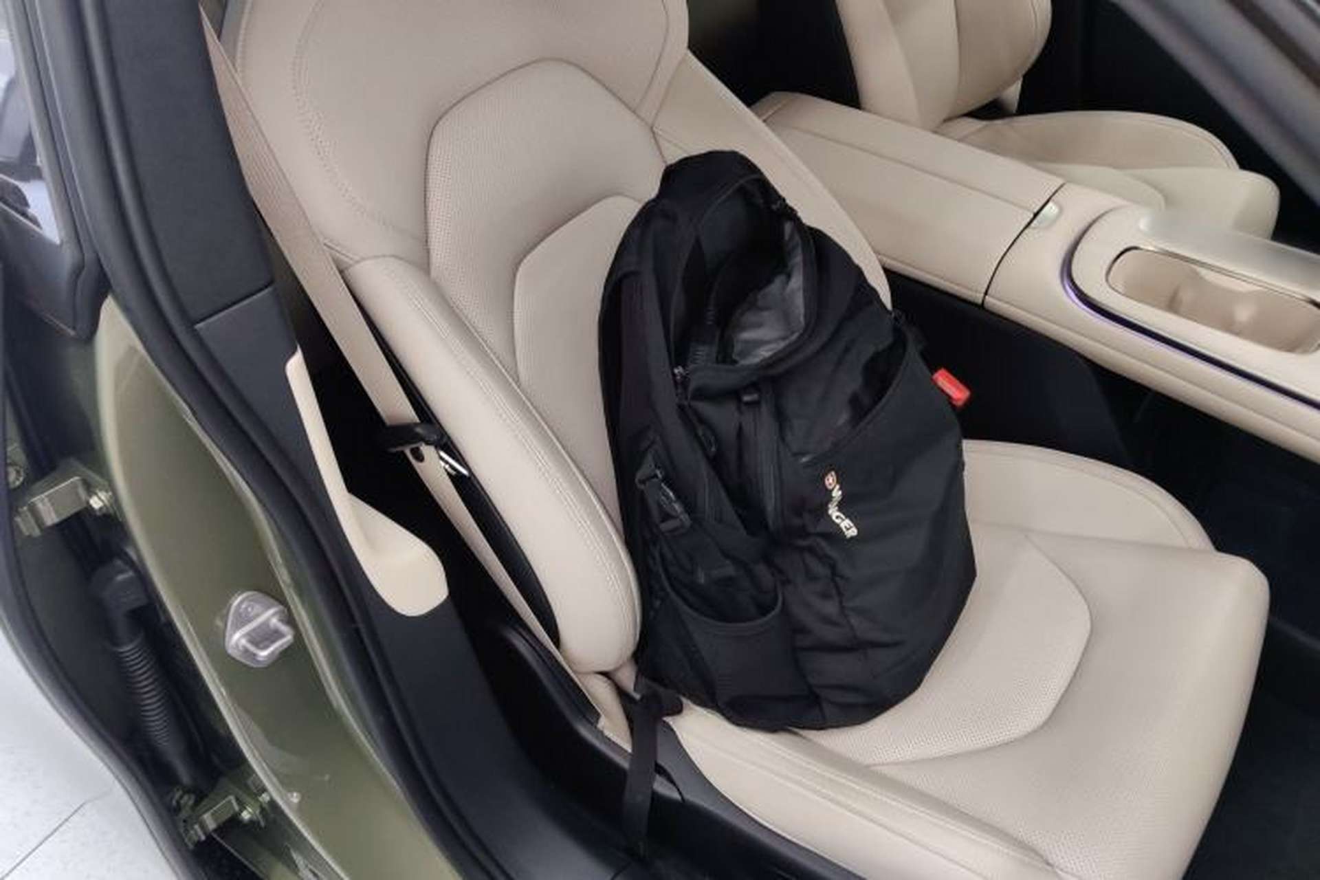Used Xiaomi Auto SU7 2024 Four-Wheel Drive Ultra-Long Range Advanced Intelligent Driving Max Edition Right Front Seat