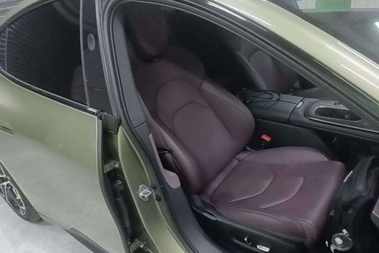 Used Xiaomi Auto SU7 2024 Rear-Drive Long-Range Intelligent Driving Version Right Front Seat