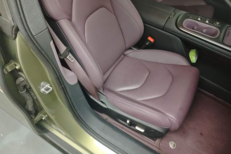 Used Xiaomi Auto SU7 2024 Rear-Drive Long-Range Intelligent Driving Version Right Front Seat