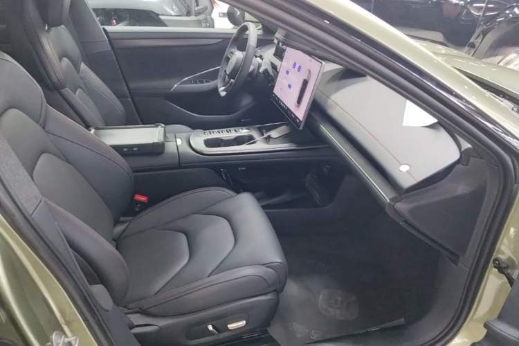 Used Xiaomi Auto SU7 2024 Rear-Drive Ultra-Long Range Advanced Pro-Level Intelligent Driving Version Right Front Seat