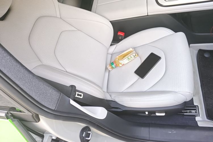 Used Xiaomi Auto SU7 2024 Rear-Drive Long-Range Intelligent Driving Version Right Front Seat