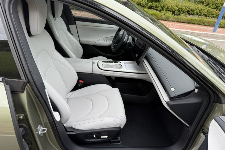 Used Xiaomi Auto SU7 2024 Rear-Drive Long-Range Intelligent Driving Version Right Front Seat