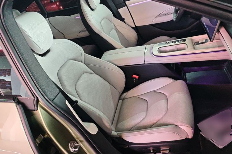 Used Xiaomi Auto SU7 2024 Rear-Drive Ultra-Long Range Advanced Pro-Level Intelligent Driving Version Right Front Seat