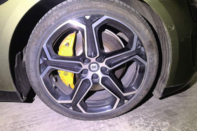 Used Xiaomi Auto SU7 2024 Four-Wheel Drive Ultra-Long Range Advanced Intelligent Driving Max Edition Right Front Wheel Hub