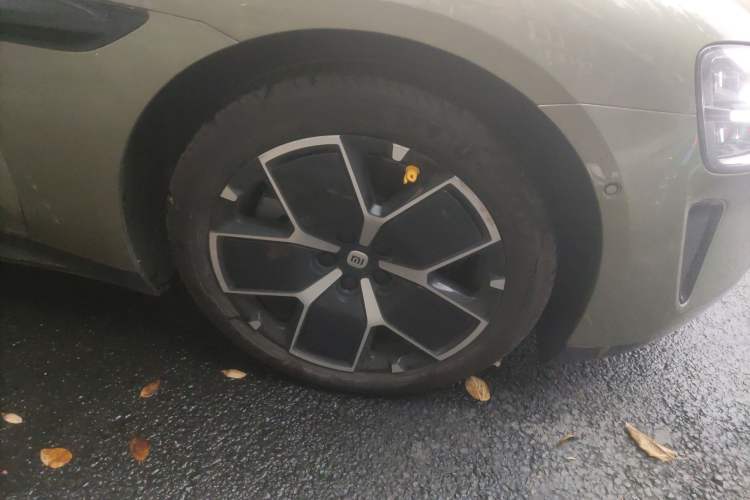 Used Xiaomi Auto SU7 2024 Rear-Drive Long-Range Intelligent Driving Version Right Front Wheel Hub