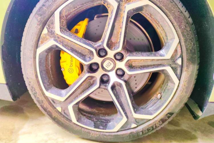 Used Xiaomi Auto SU7 2024 Four-Wheel Drive Ultra-Long Range Advanced Intelligent Driving Max Edition Right Front Wheel Hub