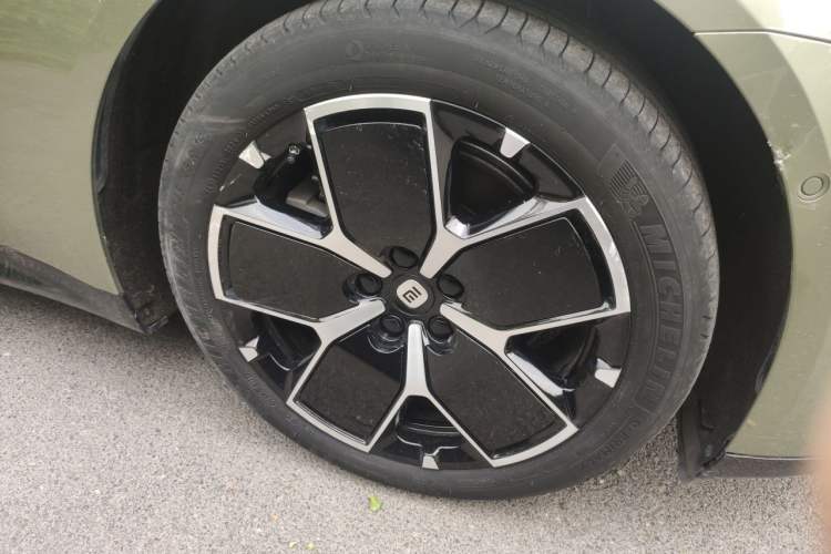 Used Xiaomi Auto SU7 2024 Rear-Drive Standard Founder Edition Right Front Wheel Hub