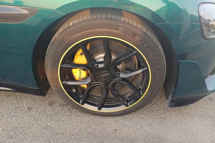 Used Xiaomi Auto SU7 2024 Four-Wheel Drive Ultra-Long Range Advanced Intelligent Driving Max Edition Right Front Wheel Hub