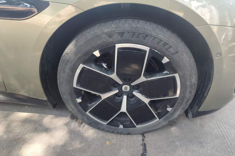 Used Xiaomi Auto SU7 2024 Rear-Drive Standard Founder Edition Right Front Wheel Hub