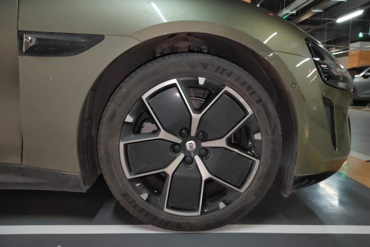 Used Xiaomi Auto SU7 2024 Rear-Drive Standard Founder Edition Right Front Wheel Hub